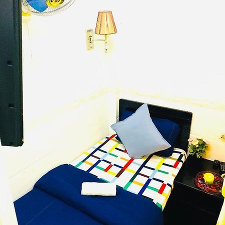 Australia Lounge Hotel Хонконг Екстериор снимка